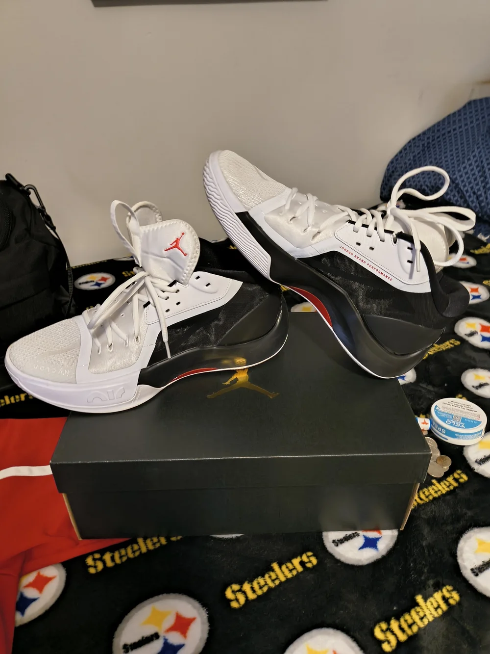 Jordan Men’s Basketball Sneakers - White/Black/Red